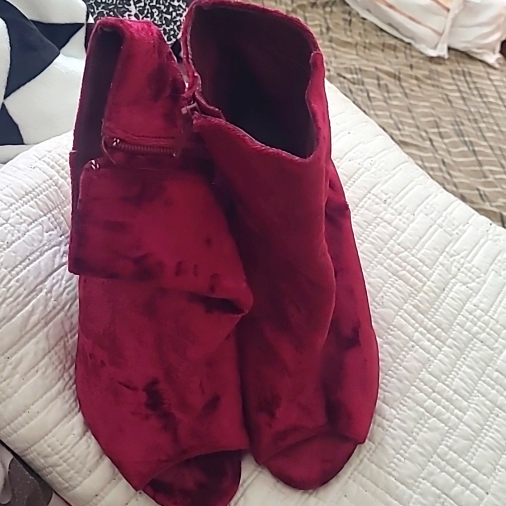 Wild Diva,  Stylish Peep Toe Slouch Ankle  Chunky Stacked Heels Bootie